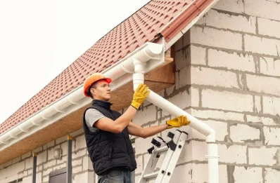 Pose et remplacement de gouttières à Neffes
